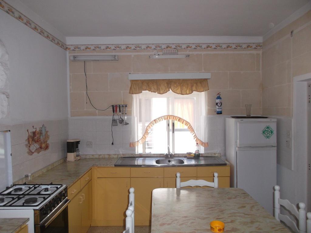 Ta' Karmni Apartamento Marsalforn Habitación foto